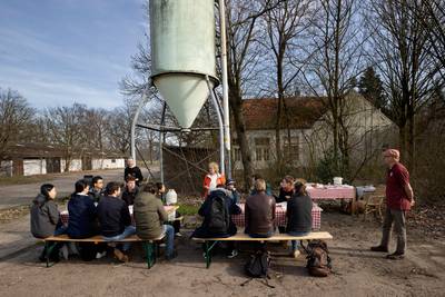 Studenten bezoeken Heerenboerderij De Groote Heide in Soerendonk: ‘De cirkel is nu rond’