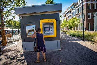 In Budel willen ze altijd kunnen pinnen: ‘Lang niet iedereen wil met een pasje betalen in de winkel’