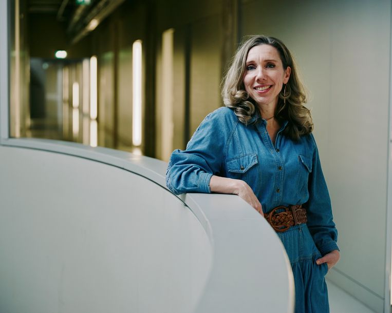 Evelyne Meens: ‘Mislukt het, probeer dan mild voor jezelf te blijven. Als je een paar maanden bent gestopt met roken, maar je steekt dan toch een sigaret op, ben je niet noodzakelijk terug bij af.’ Beeld Joris Casaer