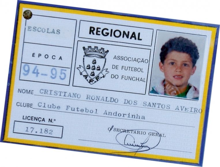 'De jonge Cristiano Ronaldo kreeg een speelgoedauto, waarop hij in woede uitbarstte omdat hij zo graag een bal wilde’ Beeld 