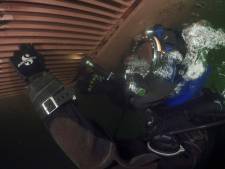 Midden in de nacht een duiker met een slecht verhaal bij een zeeschip uit de Caraïben: alarm in de haven