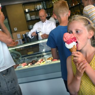 Economie groeit mini­maal in eerste kwartaal: overheid geeft veel uit, huishoudens weinig    