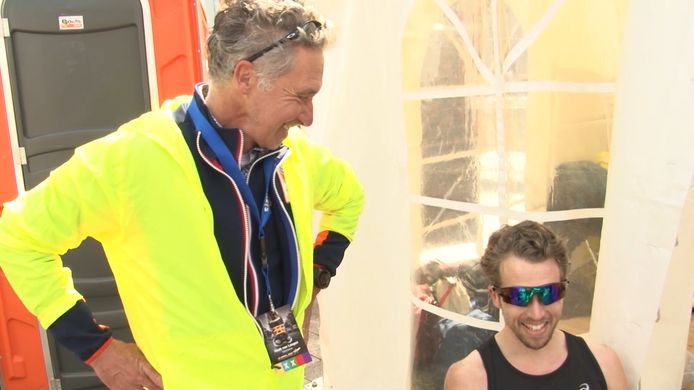 Marti ten Kate (l) met zijn zoon Fabian na de Enschede Marathon.