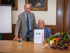 Jan Anderson (85) krijgt erepenning: ‘Ik ben de meest trotse Vlaardinger die er bestaat’