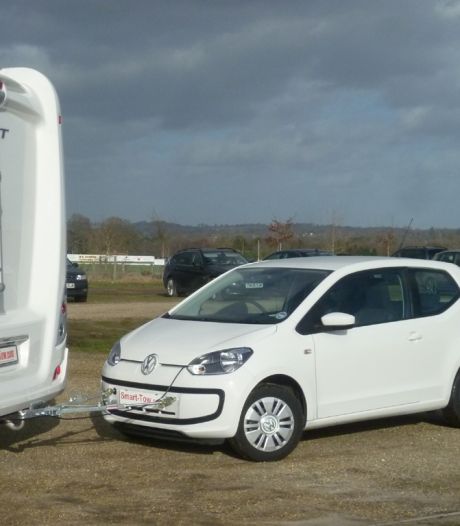 ‘Mag je een personenauto achter een camper hangen?’