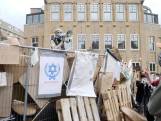 Betogers barricaderen UvA: 'Geen apartheidsstaat steunen'
