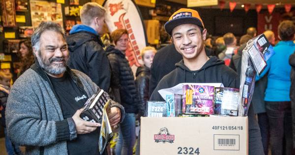Vuurwerkverkoop Begonnen Hoe Zit Het Met De Regels Dit Jaar Zwolle Destentor Nl