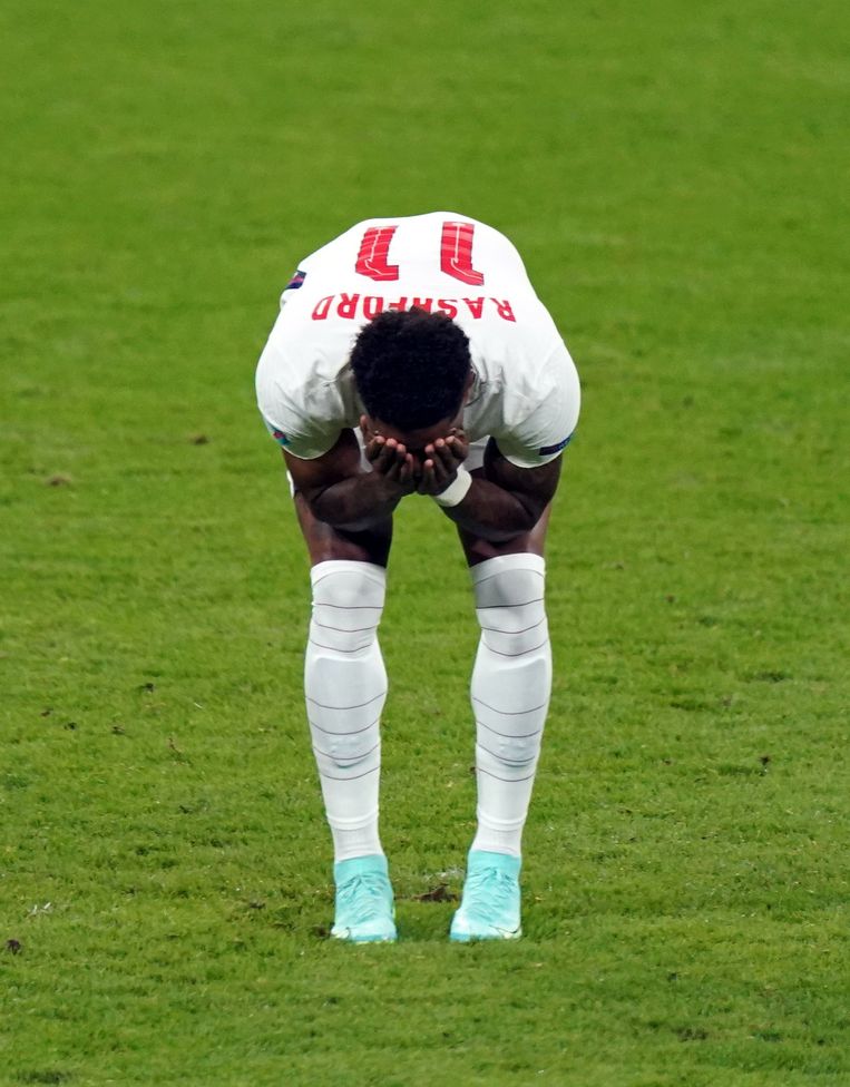 Ook Marcus Rashford kon zondagavond zijn penalty niet scoren. Beeld Photo News