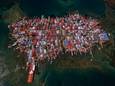 Luchtfoto van Carti Sugtupu, het overbevolkte Panamese eiland dat in zee dreigt te verdwijnen.