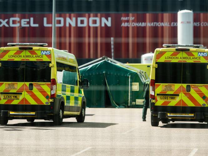 Britten bouwen opnieuw veldhospitalen terwijl besmettingscijfers record na record breken