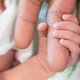 ‘Ongekende golf’ van ademhalingsziekten bij baby’s en kinderen: ziekenhuizen trekken aan alarmbel