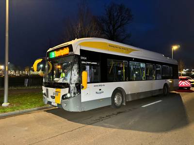 Aanrijding tussen lijnbus en auto op Gallifortlei in Deurne: verschillende gewonden
