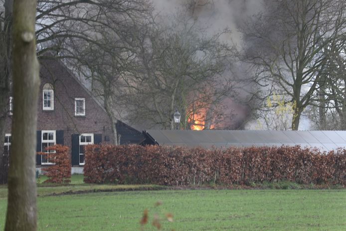 Een schuurtje in brand aan de Peelweg in Zeeland.