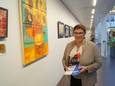 Annick Debonné, voorzitster van K.A.T (Kunst in het Sint-Andriesziekenhuis). De vzw zorgt al sinds 1981 voor kunst in de inkomhal.