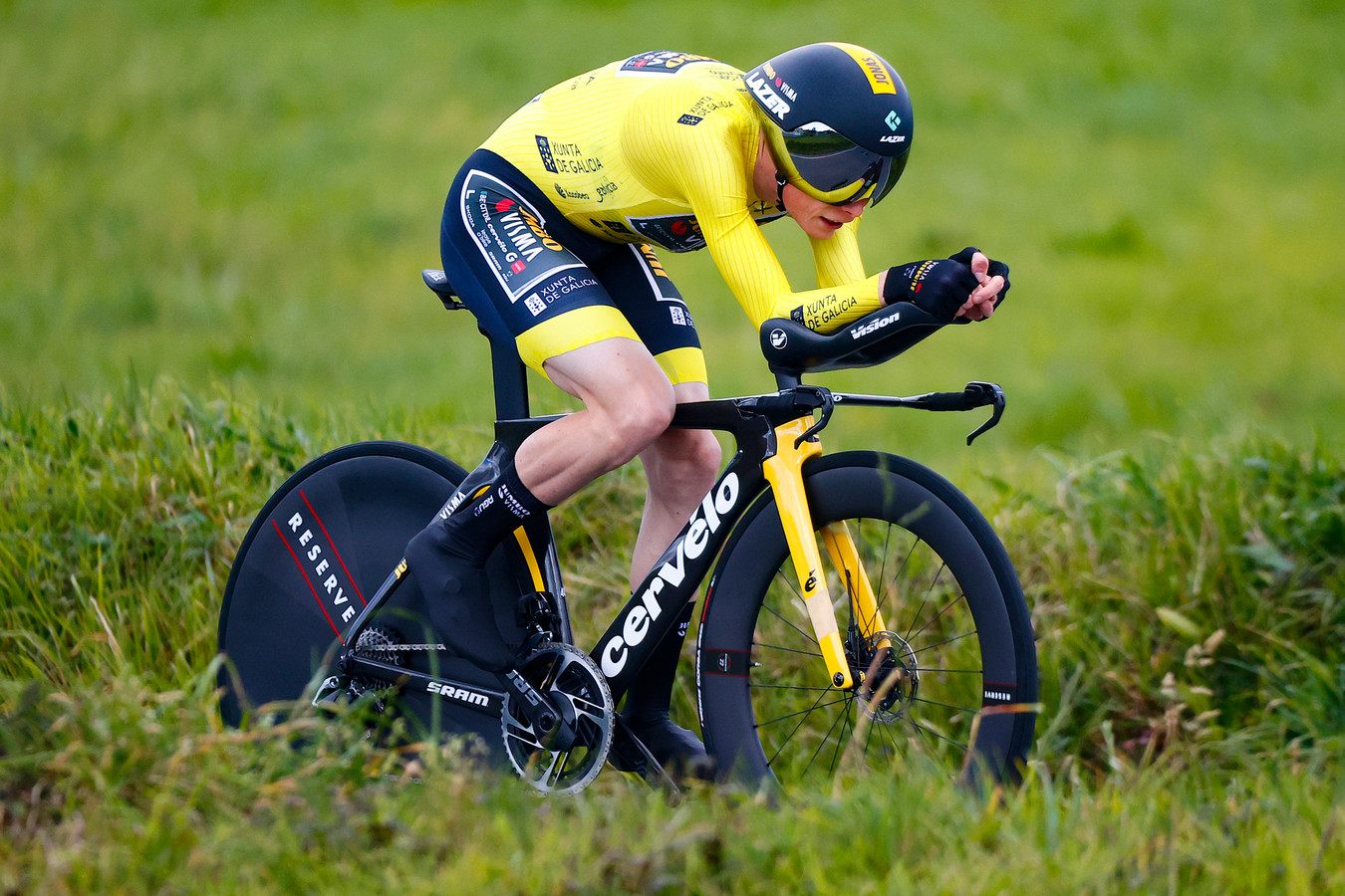 Remco Evenepoel wint UAE Tour, ook succes voor Jonas Vingegaard Foto