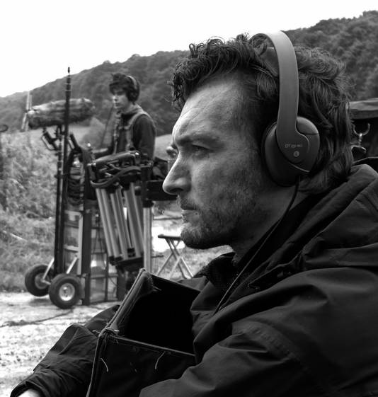 Kristof Hoornaert tijdens het regisseren van de film.