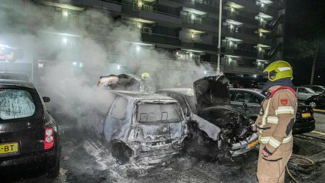 Auto's overleven brand in Arnhem niet: 'Ik heb in 22 jaar nooit zoiets meegemaakt’