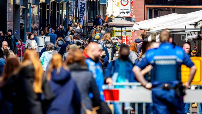 Drukte in de stad na heropenen terrassen, winkels en non-foodkramen: ‘1,5 meter afstand houden, kon nog’