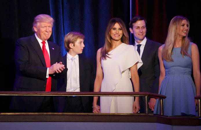 Zit het in de familie? Donald Trump met zoon Barron, echtgenote Melania, schoonzoon Jared Kushner en dochter Ivanka Trump.