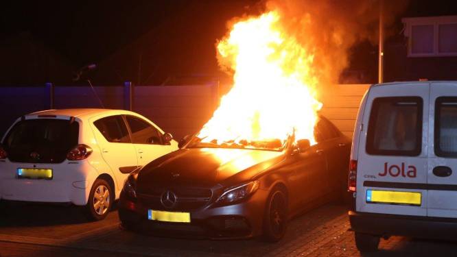 Zeer onrustige nacht in Gelderland met tientallen branden, politie gaat uit van opzet