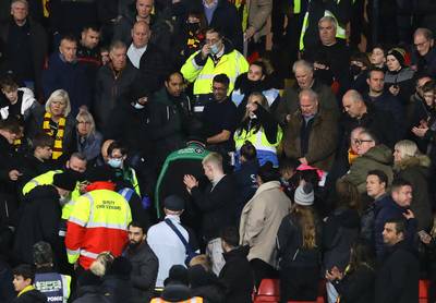 Watford-Tottenham even stilgelegd nadat fan hartaanval krijgt