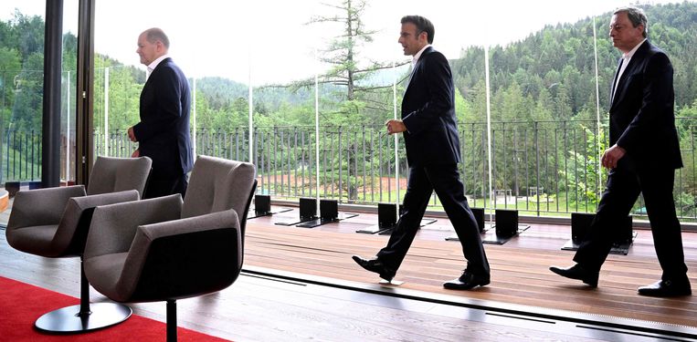 De Duitse bondskanselier Olaf Scholz, Frankrijks president Emmanuel Macron en Mario Draghi tijdens de G7-top vorige maand. Beeld AFP
