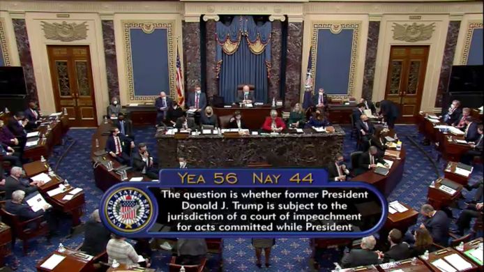 'Yea 56 versus Nay 44'. Na een vier uur durend debat werd bij een stemming in de Senaat het grondwettelijke karakter van het impeachment-proces bevestigd.