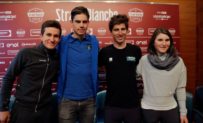 Vandaag in Siena, van links naar rechts: Michal Kwiatkowski, Wout Van Aert, Peter Sagan en de Italiaanse wielrenster Elisa Longo Borghini (Wiggle High5) op de persconferentie.