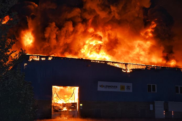 Zeer grote brand aan de Kroonstraat in Tilburg