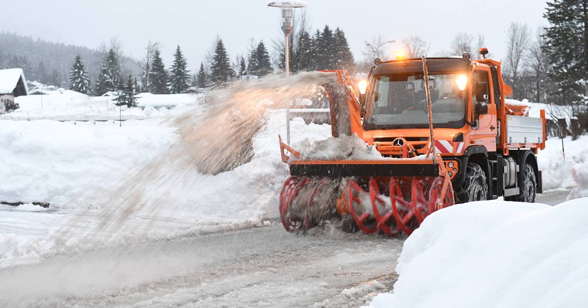 13 gewonden bij busongeluk in Oostenrijk na zware sneeuwval.
