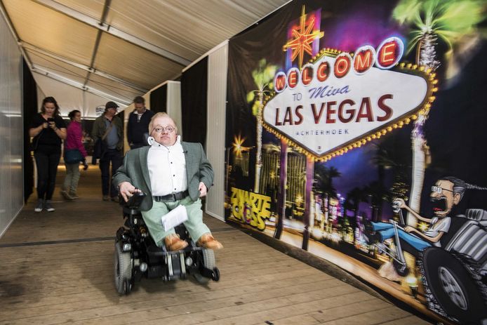 Rick Brink, de eerste minister van gehandicaptenzaken, opende het mindervalidenhotel op de Zwarte Cross