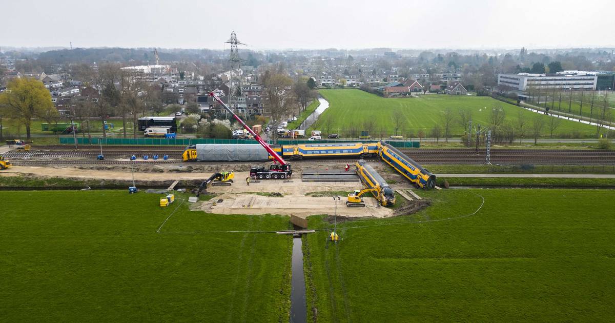 Bergen van trein na ongeluk in Voorschoten begonnen.