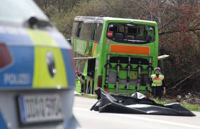 5 morts et 20 blessés dans l’accident d’un Flixbus, en Allemagne: les causes restent floues