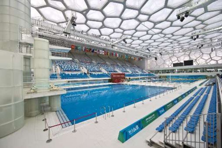 olympisch zwembad klaar voor gebruik de morgen