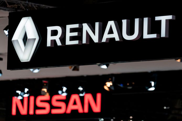 De standen van Nissan en Renault op het Autosalon in Brussel.
