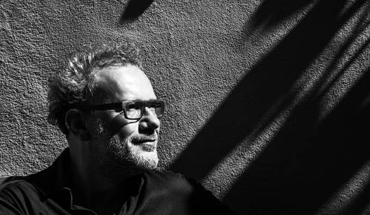 ‘Bij de scheiding vielen we terug op een leefloon via het OCMW. Dat was erg precair’: Dave Sinardet bij Dirk De Wachter