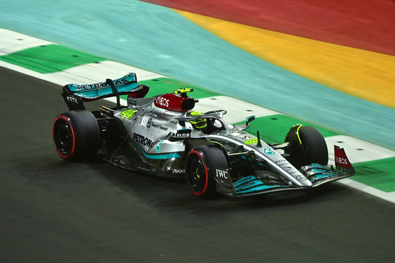 Lewis Hamilton kent dramatische kwalificatie en start in achterveld bij