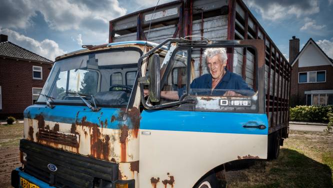 Tien én zijn buren treuren om roestende truck die na 25 jaar verdwijnt uit zijn voortuin