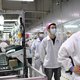 Zeldzaam groot protest bij Chinese iPhone-fabriek waar medewerkers vastzitten vanwege corona