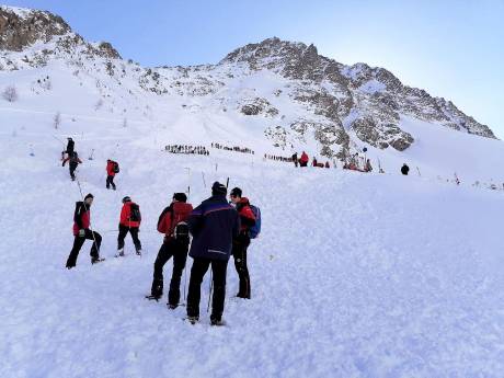 Zwarte dag in Oostenrijk: aantal doden na lawines in Tirol loopt op