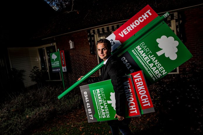 Makelaar Martijn Ruiter is pas net begonnen: ,,Het zijn bizarre tijden.”