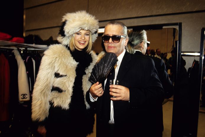 Linda Evangelista and Karl Lagerfeld in the 90s.