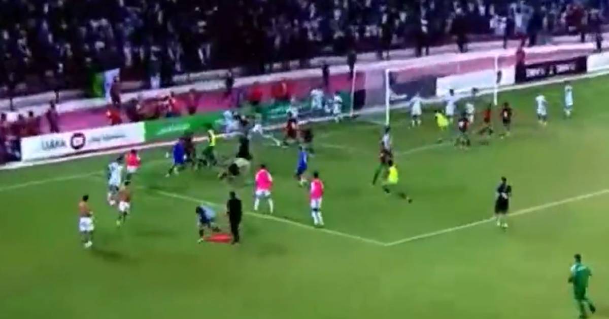 Massale vechtpartij na beslissende strafschop bij jeugdinterland Algerije - Marokko