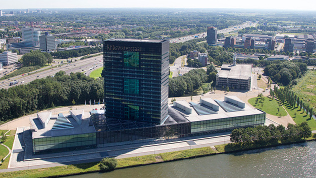 Oorzaak trillen toren Utrecht was bak glazenwasser | Het ...