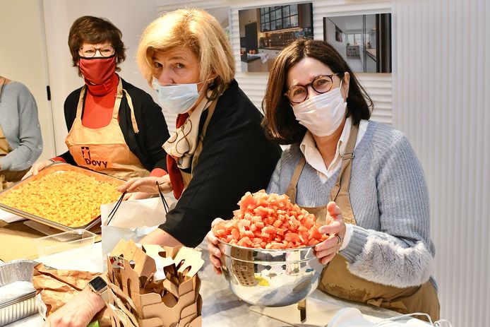 Soroptimist Roeselare-Roslar bezorgt vzw Onze Kinderen een warme kerst