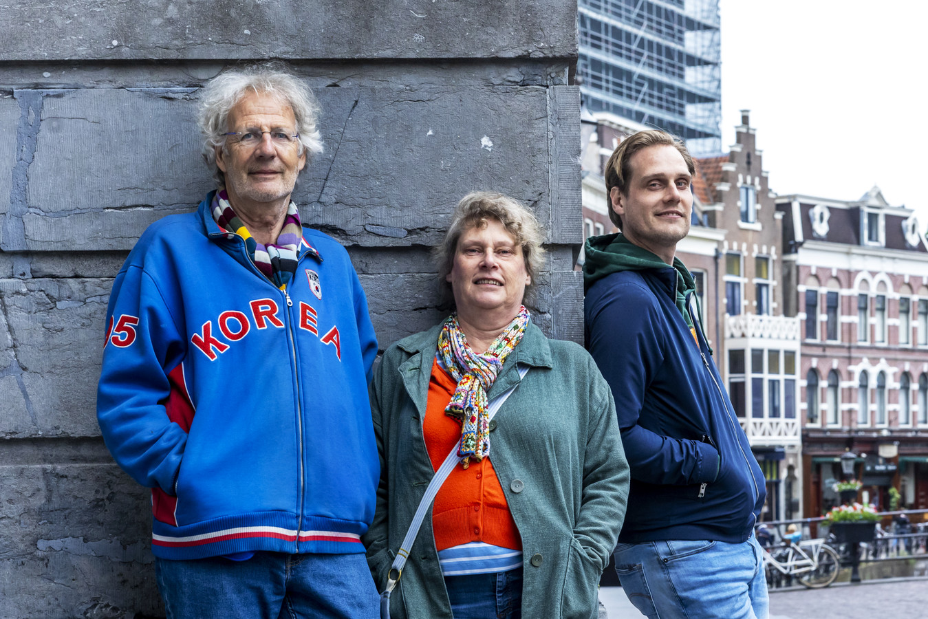 Koos Meinderts, Annette Fienieg en Mathijs Meinderts maakten het kinderboek 'De Spoken van het Stadhuis'. Twintig schrijvers lieten zich door twintig plekken in de stad tot een bijdrage inspireren.