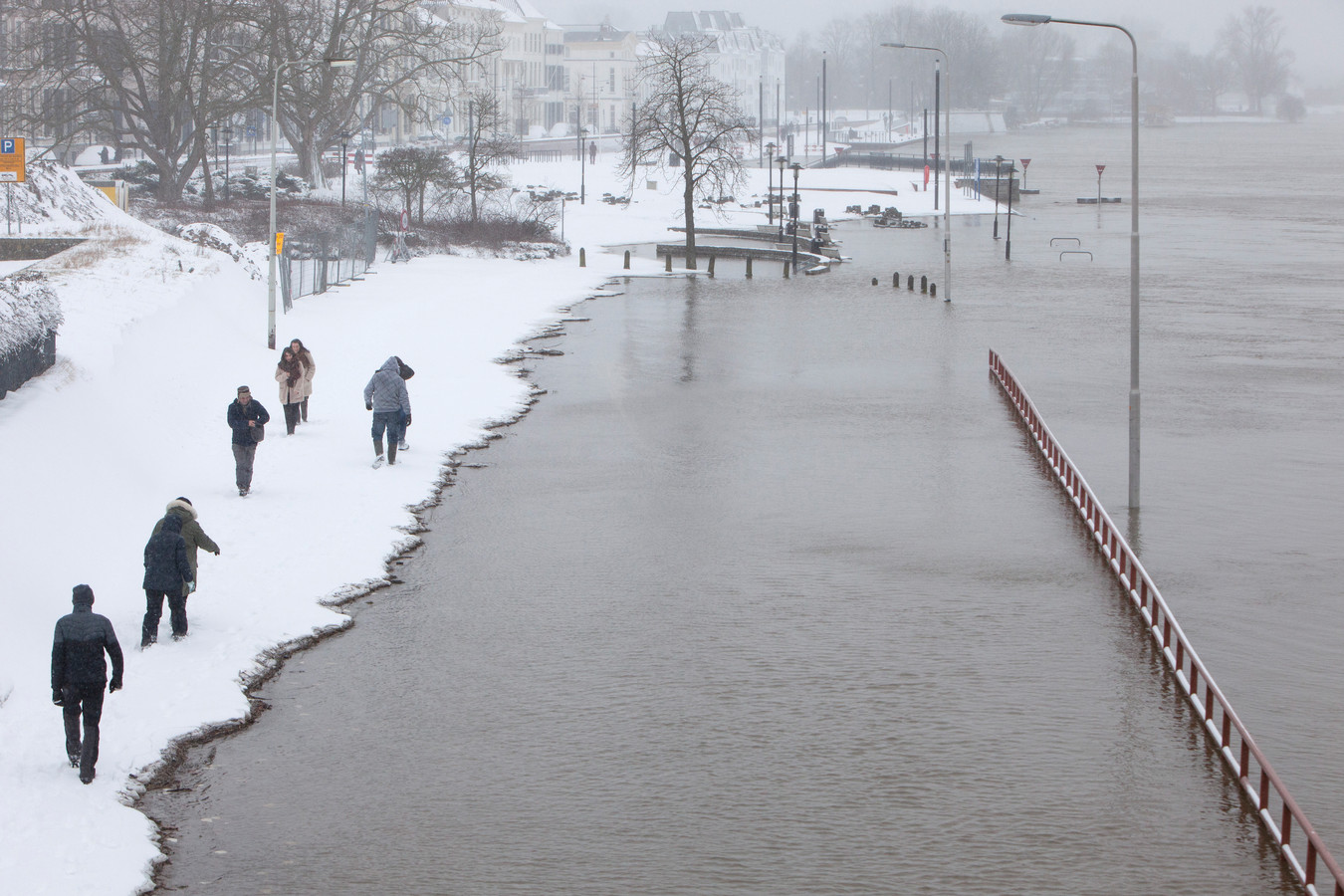 Sneeuw houdt Zutphen, Lochem en omgeving door gevaarlijke wegen bij ...