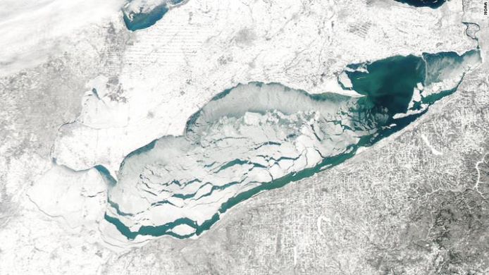 Satellietbeeld van de afgebroken ijsschots.