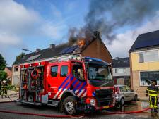 Politie uitgescholden en gehinderd bij brand in Werkendam
