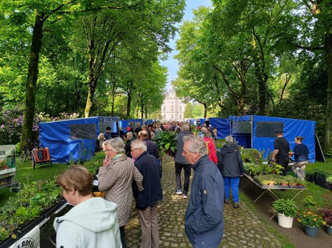 Overrompeling van bezoekers op plantenruilbeurs in Hof ter Saksen